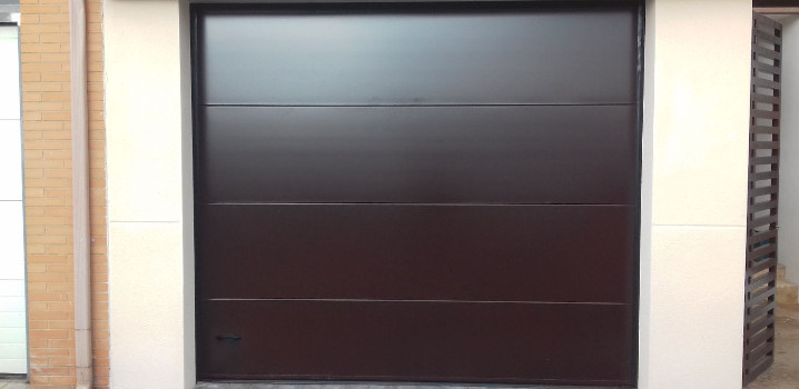 Puerta de garaje abatible